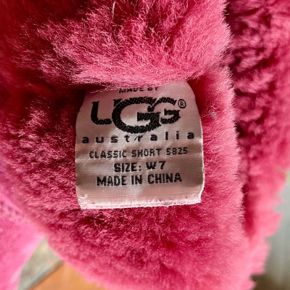 UGG Classic Short Boots  Fuschia Tone  Good Condition With Normal Wear  Size W7 - Picture 9 of 9